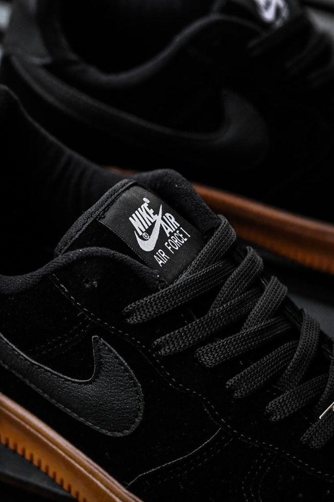 AIR FORCE 1 LOW PRETO CARAMELO - Santa Cruz