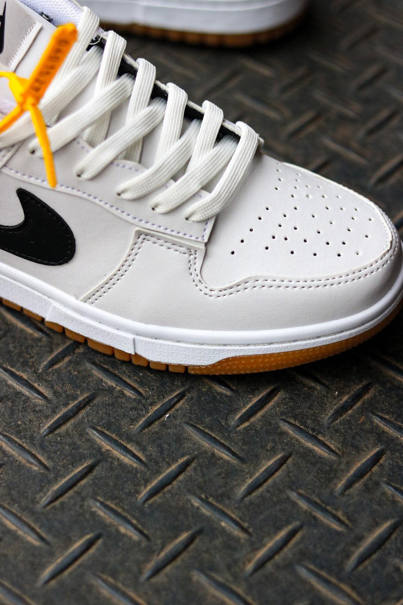 DUNK LOW BRANCO PRETO - Santa Cruz