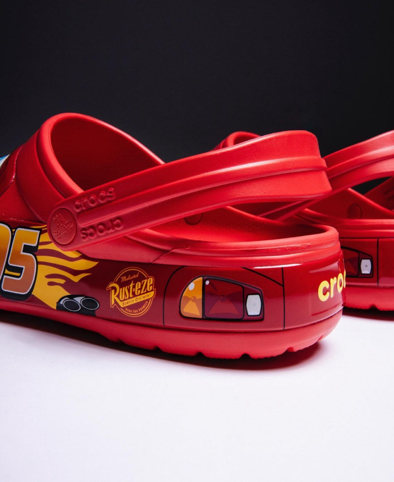 Crocs McQueen +5 Jibbitz Grátis (Últimos pares)