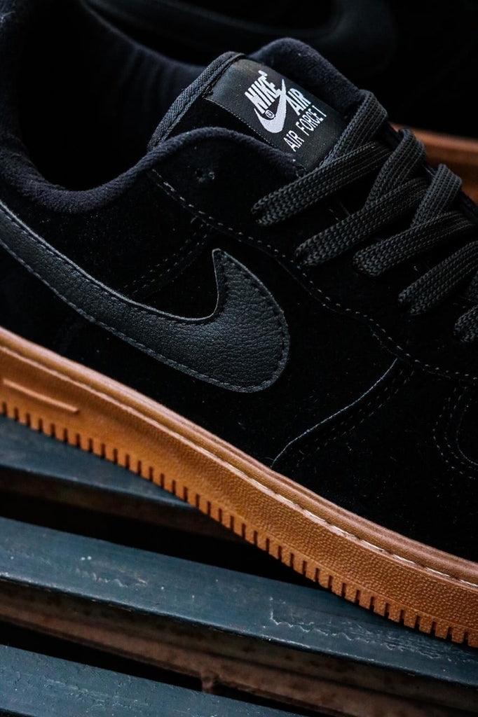 AIR FORCE 1 LOW PRETO CARAMELO - Santa Cruz