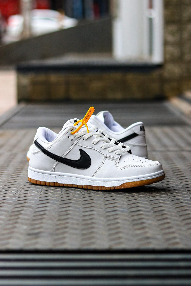 DUNK LOW BRANCO PRETO - Santa Cruz