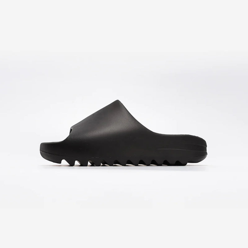 CHINELO ADIDAS YEEZY SLIDE "ONYX" - Santa Cruz